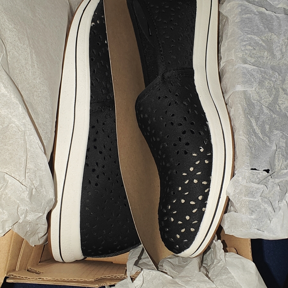NWT Women's Clarks Perforated Slip-On Shoes Size 7